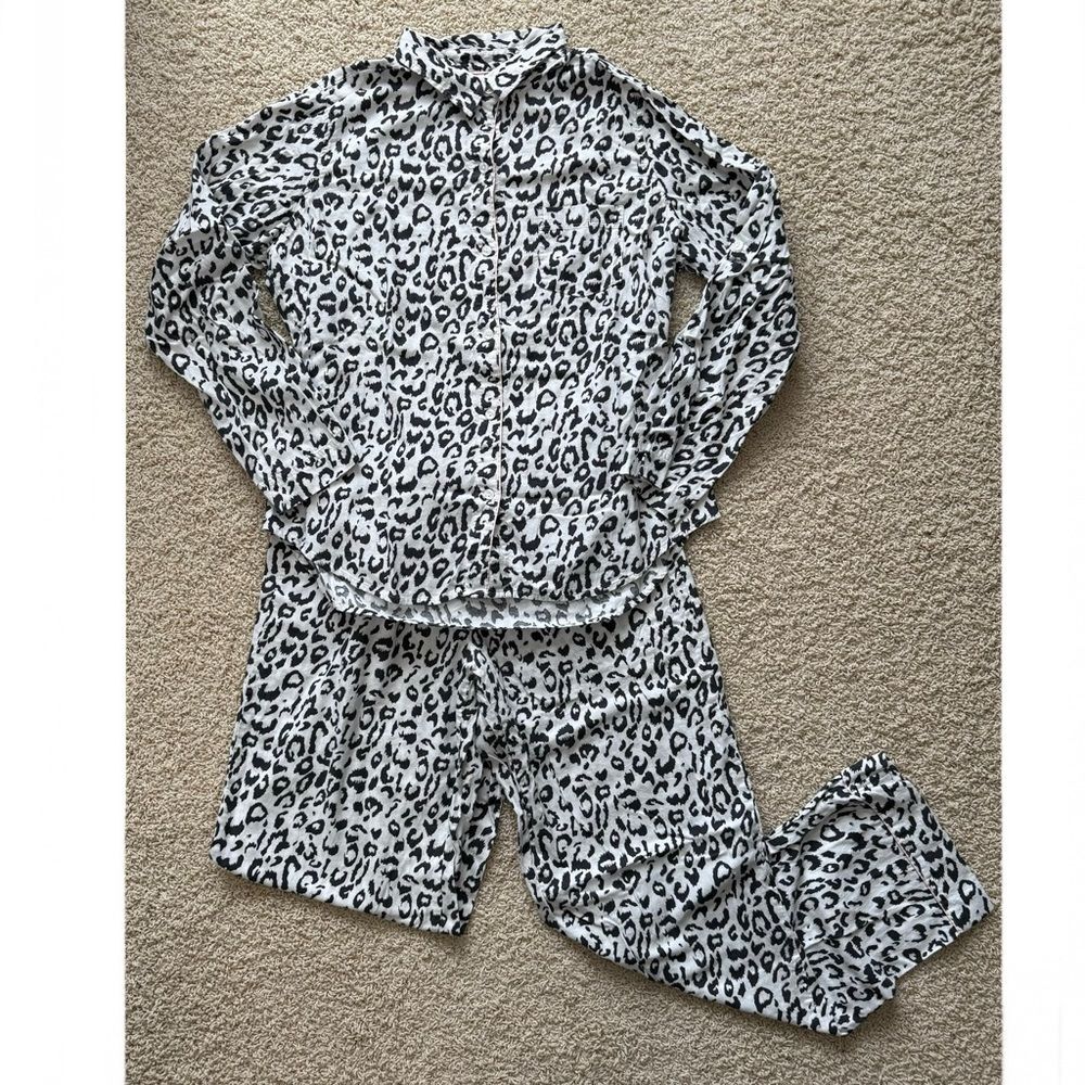 VICTORIA’S SECRET Long Pajama Set Cotton White Black Leopard Print Medium